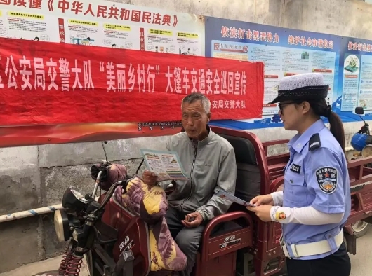  临汾公安交警走进田间地头开展交通安全主题宣讲活动