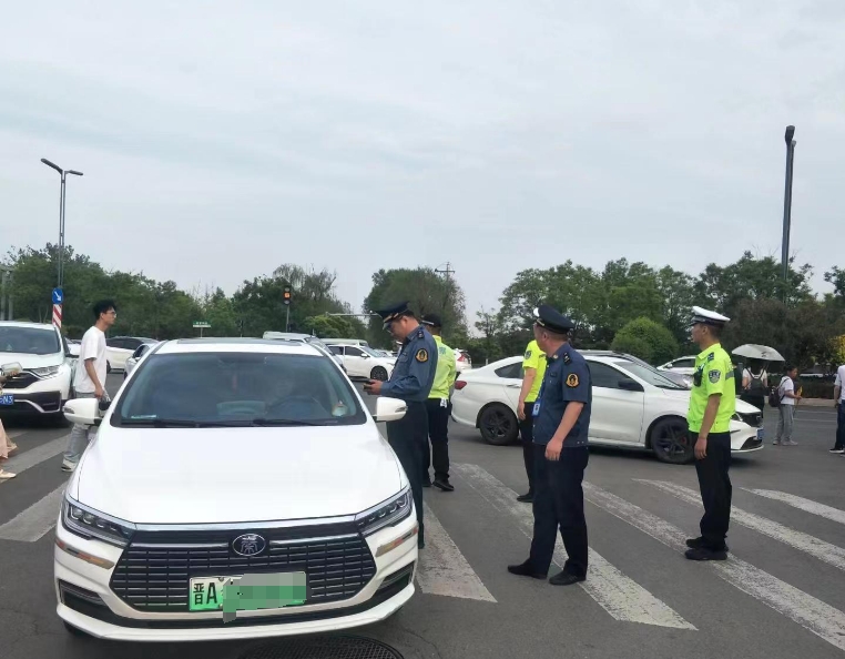 太原晋源区：严查非法营运  保障出行安全