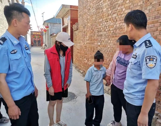 太原娄烦：女孩赌气离家出走  民警找回耐心开导