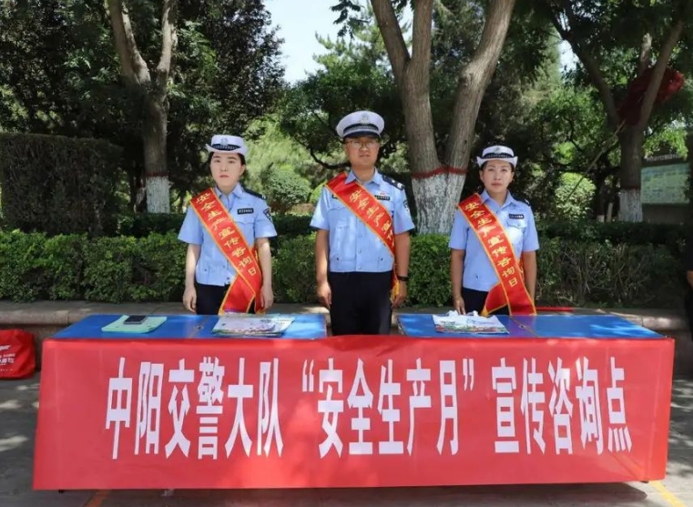 吕梁公安交警大力开展“安全宣传咨询日”活动