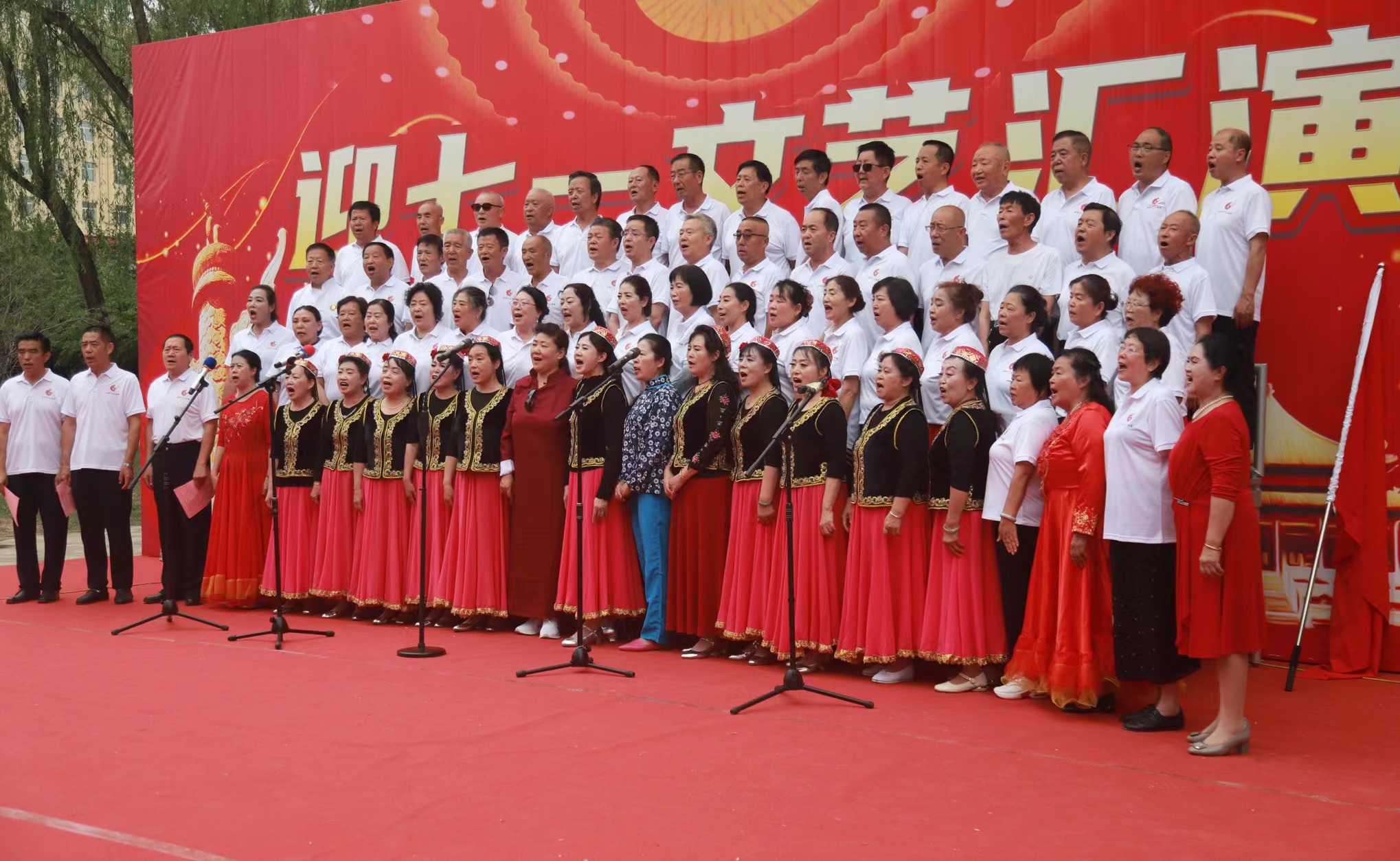 太原小店区新康宁歌团：歌声嘹亮迎“七一”  谱写爱国新篇章