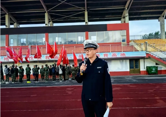 吕梁汾阳交警进校园，为军训新生送上“开学第一课”