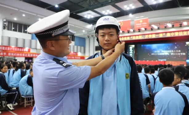 知危险  会避险——吕梁中阳交警进学校，筑牢“中秋”出行平安