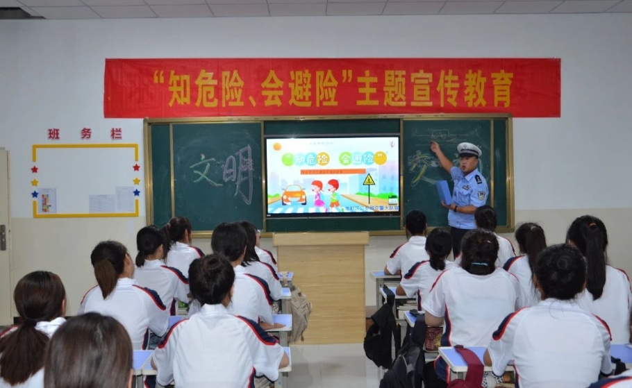 临汾尧都交警进校园，敲响交通安全“上课铃”！