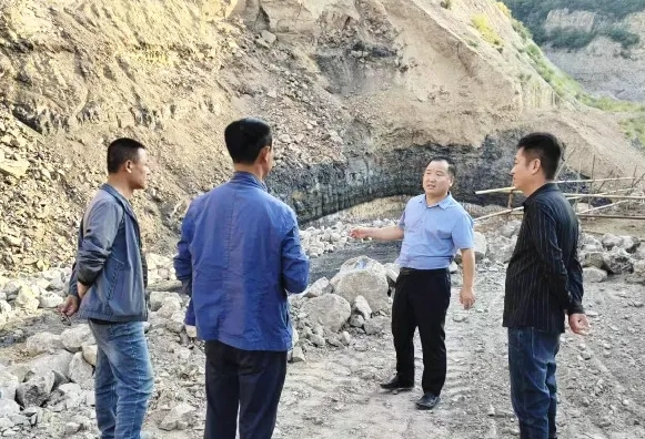 临汾汾西：陈文廷督导检查打击非法违法采矿工作
