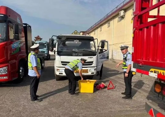 交安宣传进企业  守护安全“零距离” ——临汾公安交警走进辖区开展交通安全警示教