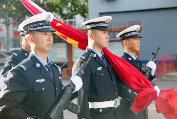 临汾公安交警：用坚守护航国庆平安，为中华人民共和国成立75周年献礼！
