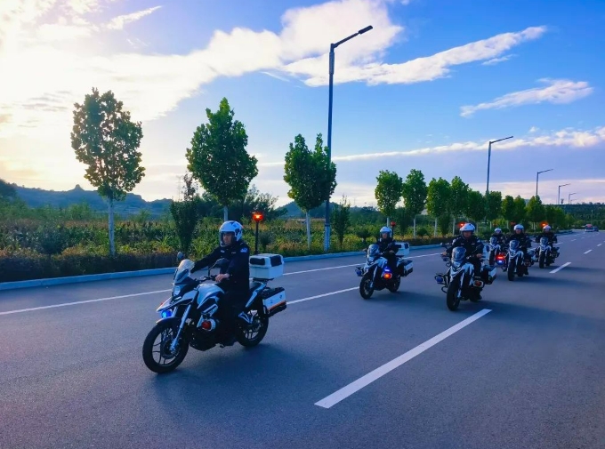 长治武乡：繁华街头  流动风“警”护安宁