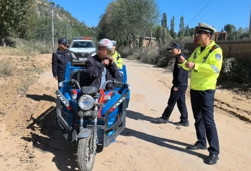 太原娄烦公安持续开展三轮车交通违法专项整治劝导行动