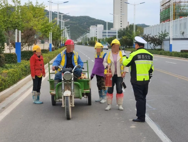 临汾蒲县公安局交警大队持续开展交通秩序专项整治行动