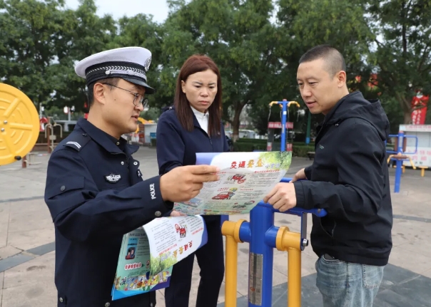吕梁中阳：居民小广场变身交安宣传“新阵地”