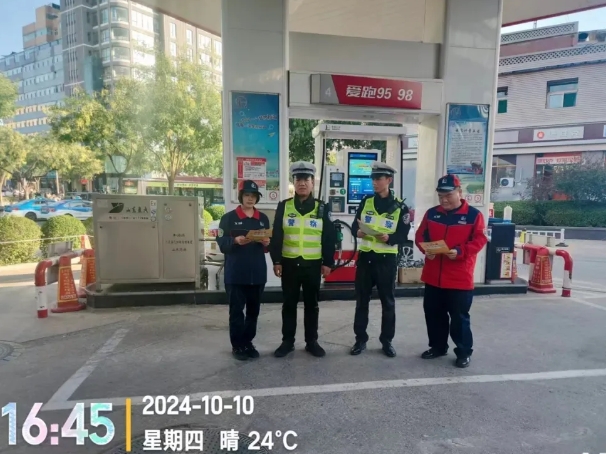 交安宣传不间断  出行安全“加满油” ——临汾公安交警支队直属一大队进加油站开展