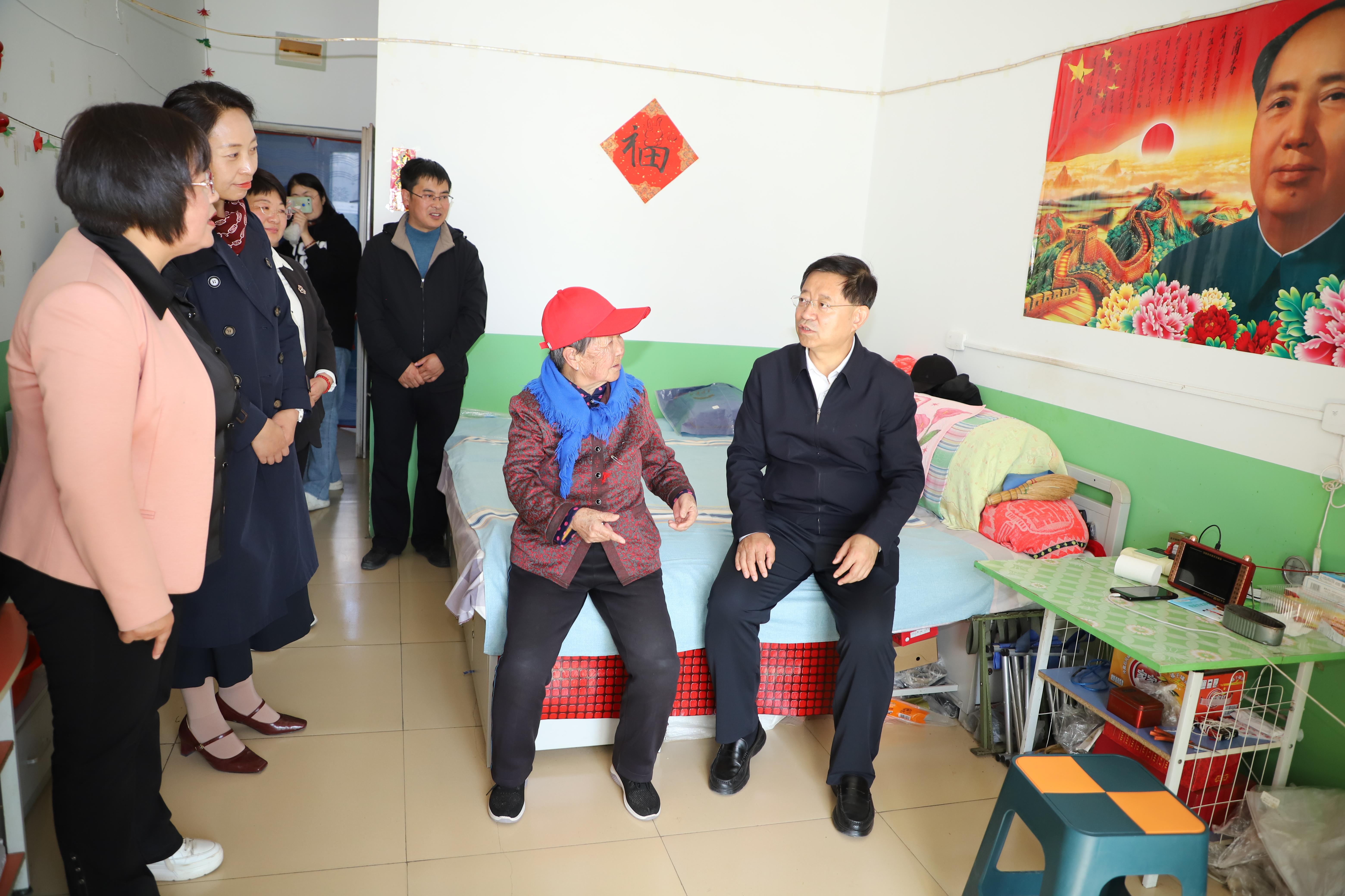 太原娄烦：李文权参加重阳节活动并进行调研慰问