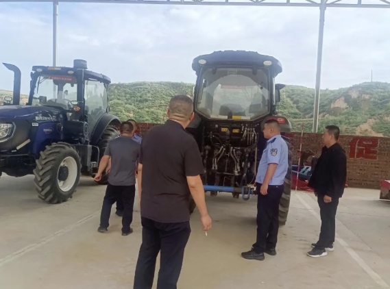 吕梁临县：交警农机联合执法 共筑农机安全防线
