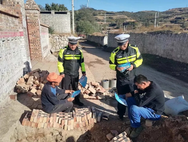 临汾蒲县：交通安全宣传进农村  让群众把“平安”带回家