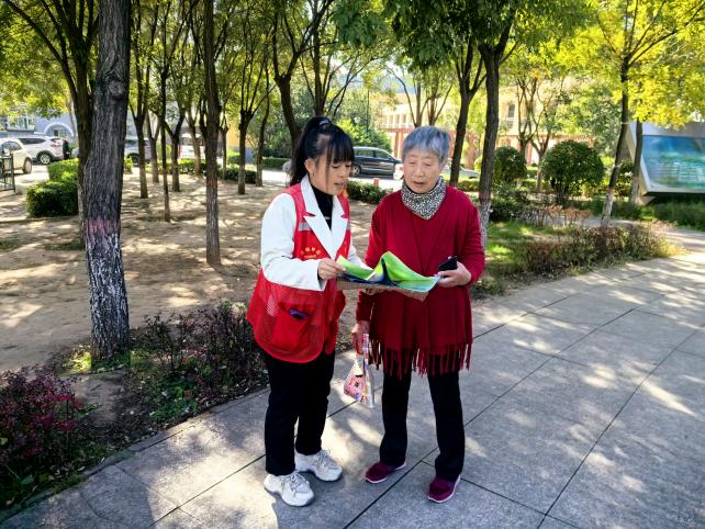 太原万柏林区杜儿坪街道葡萄苑社区：医保宣传“面对面”服务居民“心贴心”