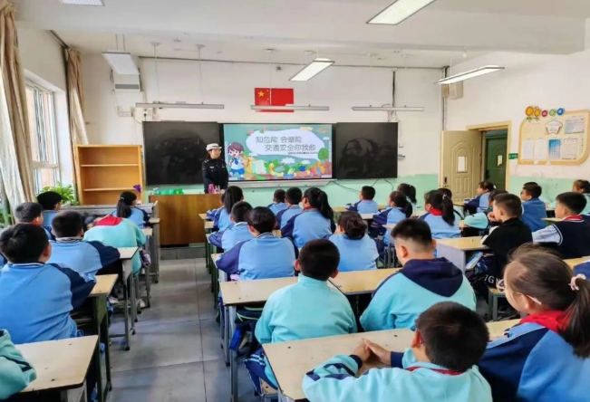 吕梁：知危险会避险  交通安全进课堂