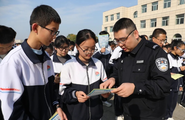 吕梁兴县公安局反诈中心走进友兰中学为学生群体宣讲反电诈知识