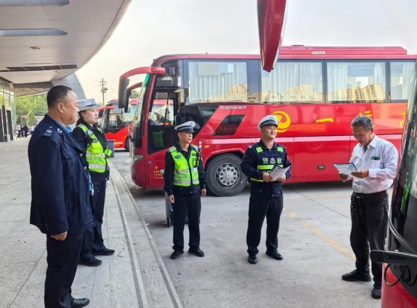 临汾尧都交警进客运站宣传，筑牢交通安全防线！