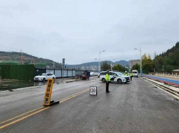 临汾蒲县公安交警持续开展城区交通秩序整治行动