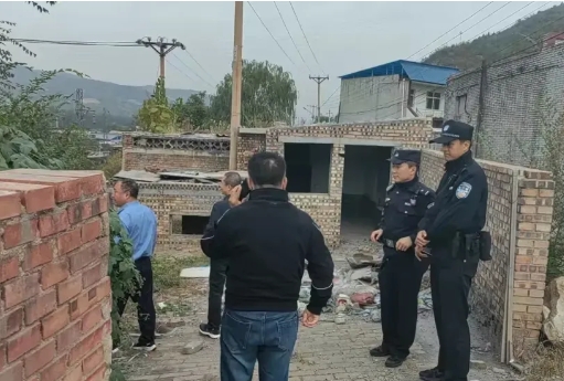 晋中灵石县护路办协调多部门排查整治涉路安全隐患和脏乱差问题