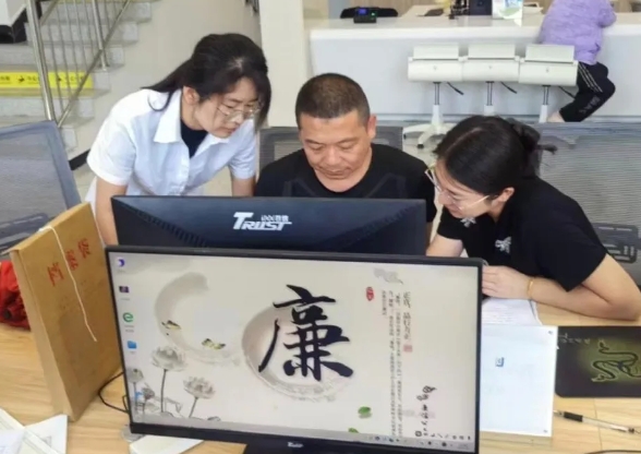 走，跟着政务服务体验员去办事！