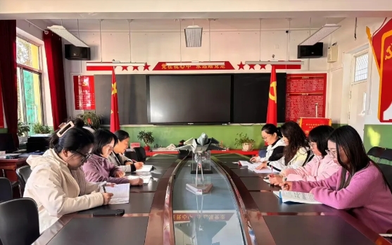 向“美”而行，共育成长——吕梁离石区城内小学美术组集体教研活动