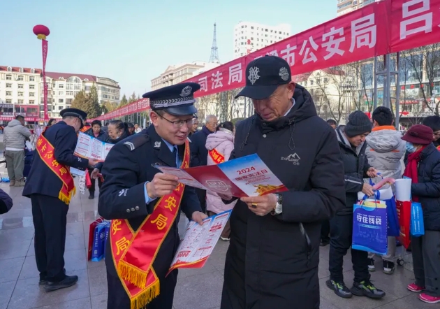 法治同行  宪法入心——吕梁市公安机关掀起宪法宣传热潮