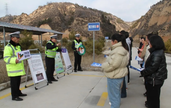 吕梁方山交警冬季交通安全宣传——学驾之初 安全第一