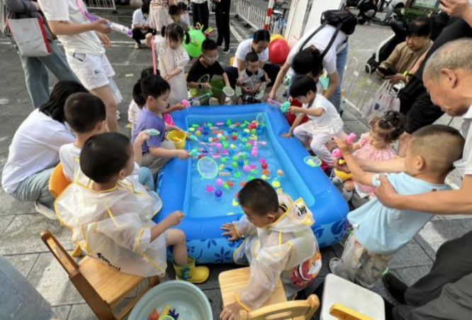 太原万柏林区千峰街道：清凉一夏  童趣狂欢