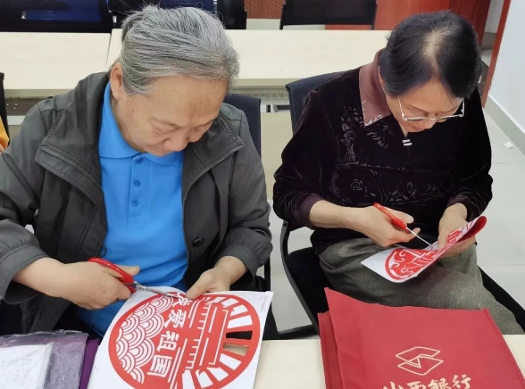 太原迎泽区文庙街道双塔寺二社区：“霞韵小铺”绽放社区新活力