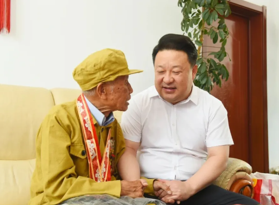 吕梁临县四大班子领导开展“八一”走访慰问活动并召开军地一体化建设座谈会