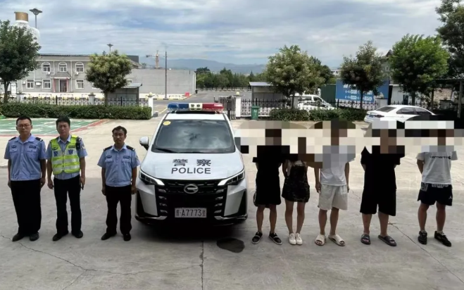 37分钟，民警成功拦截涉嫌绑架车辆！