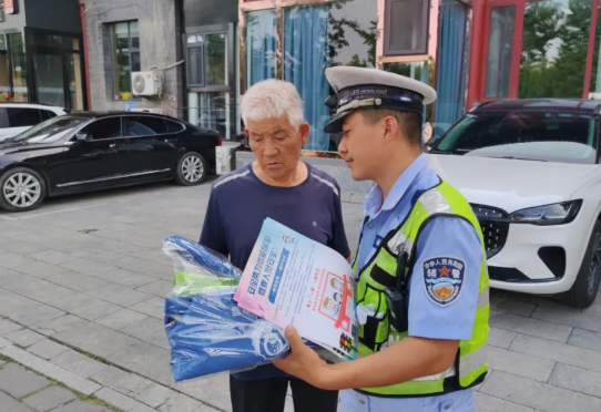 “银发”路上平安行，山西高速交警伴您行！