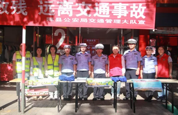 临汾公安交警关爱特殊群体 守护出行平安