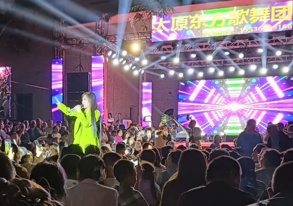 燃爆！太原阳曲县高村乡北白村这场秋日夜宴，有歌有戏有烟火，更有暖心惊喜！