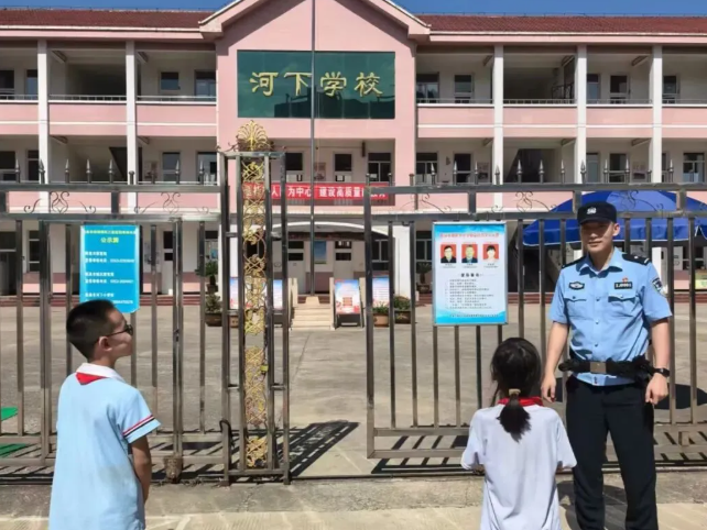 山西阳泉：致敬警营里的“藏蓝老师”