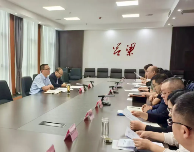 吕梁市委常委、副市长闫林来市商务局开展工作调研