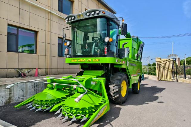 农机“办证”不用跑！太原尖草坪区行政审批服务管理局把“流动办公桌”搬进田间