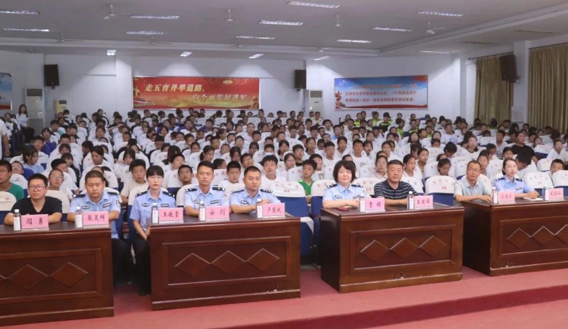 晋中平遥县公安局走进平遥中学开展“反诈骗 防欺凌”法治教育活动