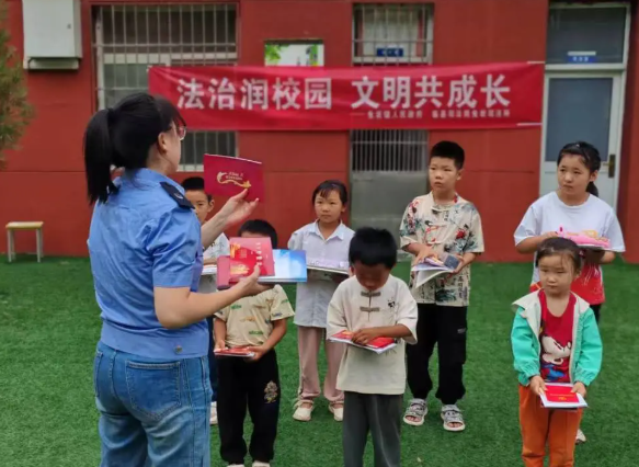 法治护航  润泽校园 ——吕梁临县开展开学法治第一课宣传活动