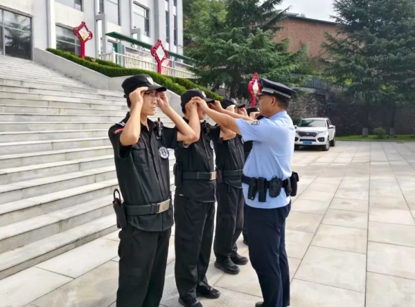 【警营之星】尹金其：“70后”老辅警走街串巷，把防骗嗑儿唠进群众心坎里