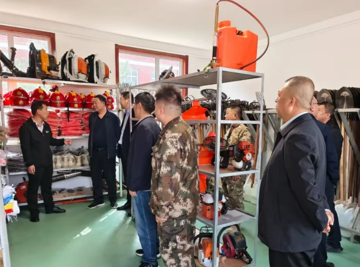 吕梁市规划和自然资源局四级调研员贺相平等人深入康城林场督导调研森林草原防火安全工