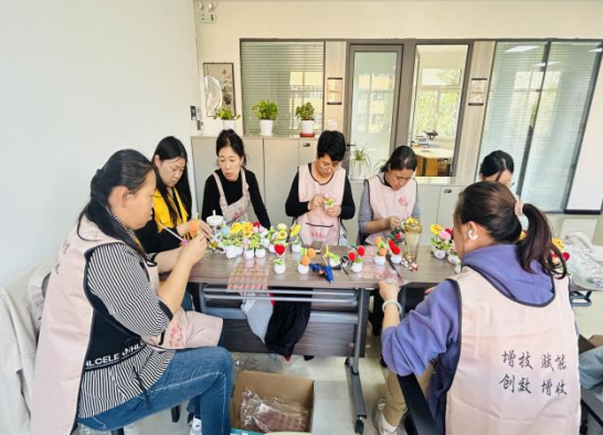 太原万柏林区南寒街道“西华格格手工坊”：钩织幸福路，就业新图景