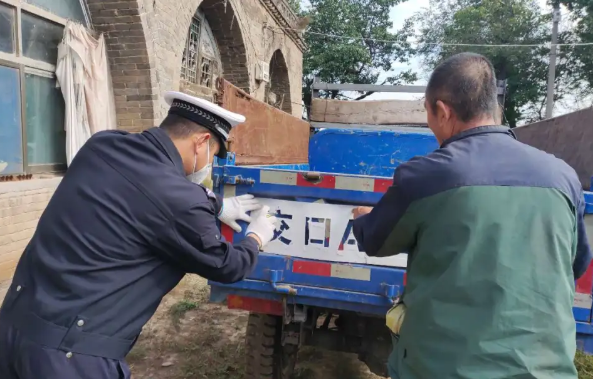 吕梁交口县公安局交警大队开展“码上行动”+“宣传教育”活动