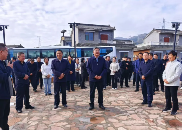 吕梁市政协主席乔晓峰带队调研中阳县乡村旅游重点村建设工作
