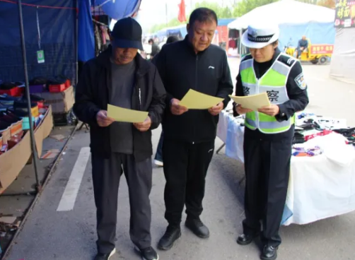 长治武乡：交警“摆摊”进集市，安全融入“烟火气”