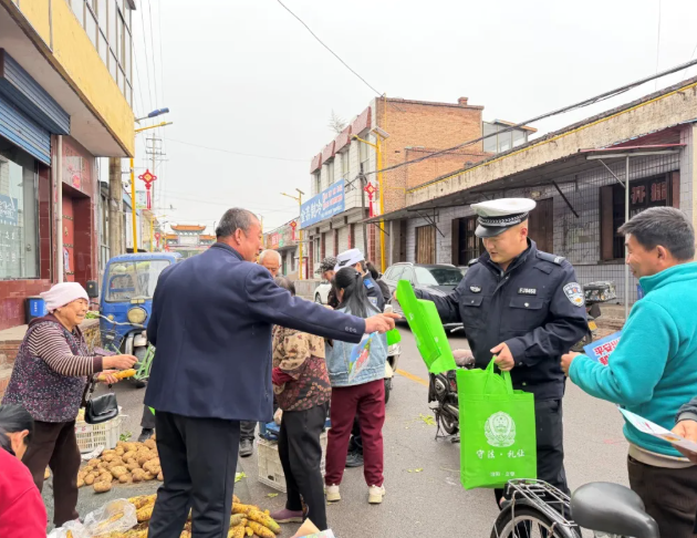吕梁汾阳：交警进农村，守护秋季“平安路”