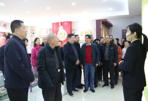 忻州原平市检察院召开“情暖金秋重阳  共话检察担当”重阳节离退休人员座谈会