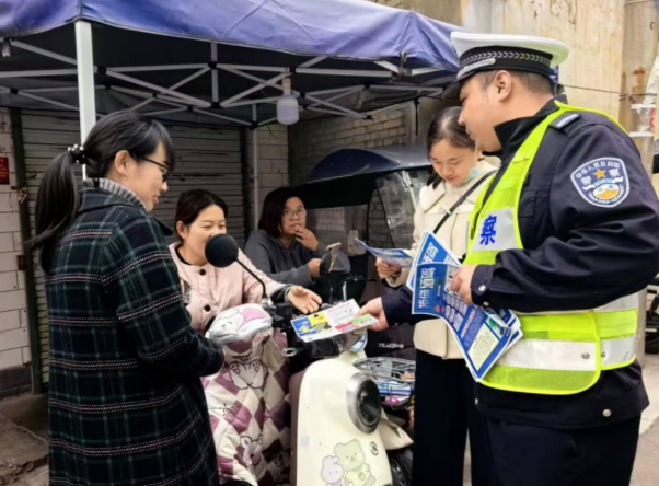 临汾公安交警持续开展“美丽乡村行”交通安全巡回宣传活动